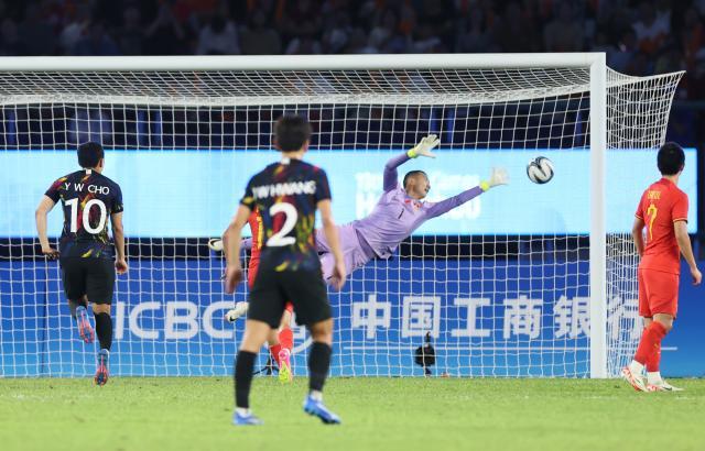 乐竞体育APP-韩佳奇揽责:2粒丢球和我有关 韩国队任意球太出色