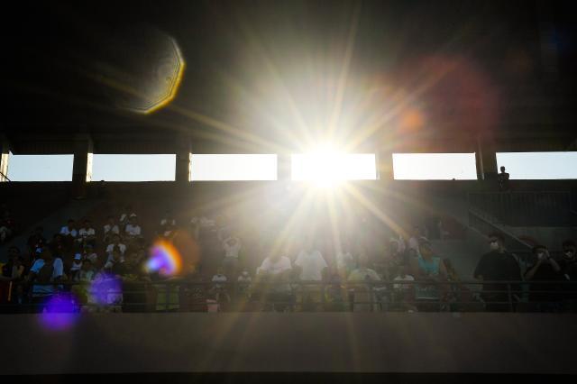 乐竞体育APP-大连河南两场中超开票后一抢而空 防疫要求引争议